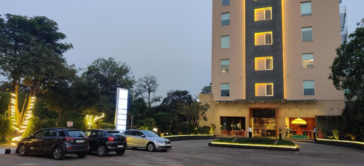 Golden Tulip City Centre Gurgaon Exterior foto